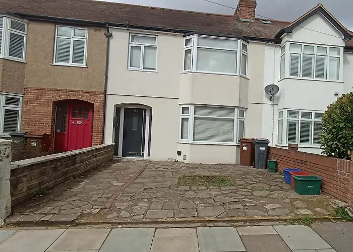 Charming 3-Bedroom Family Home London